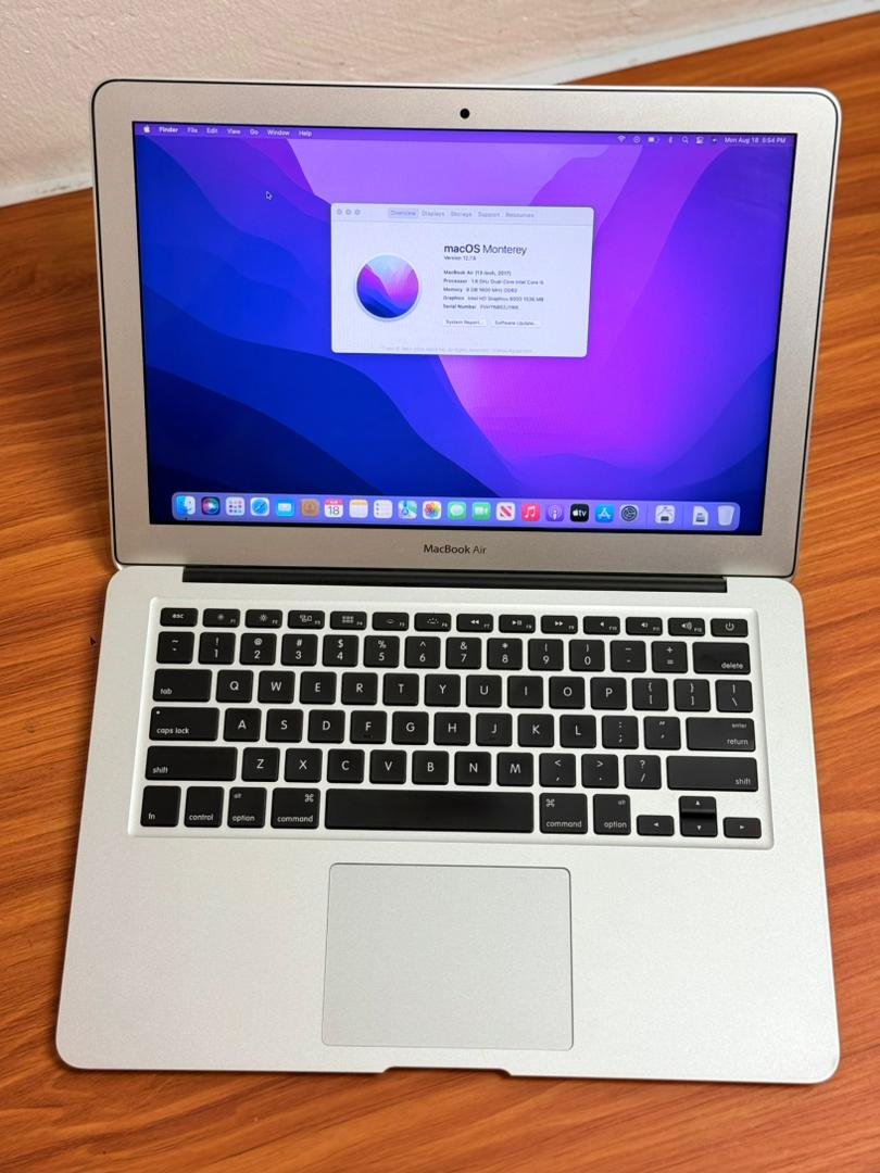MacBook Air 2017 (UK Used)