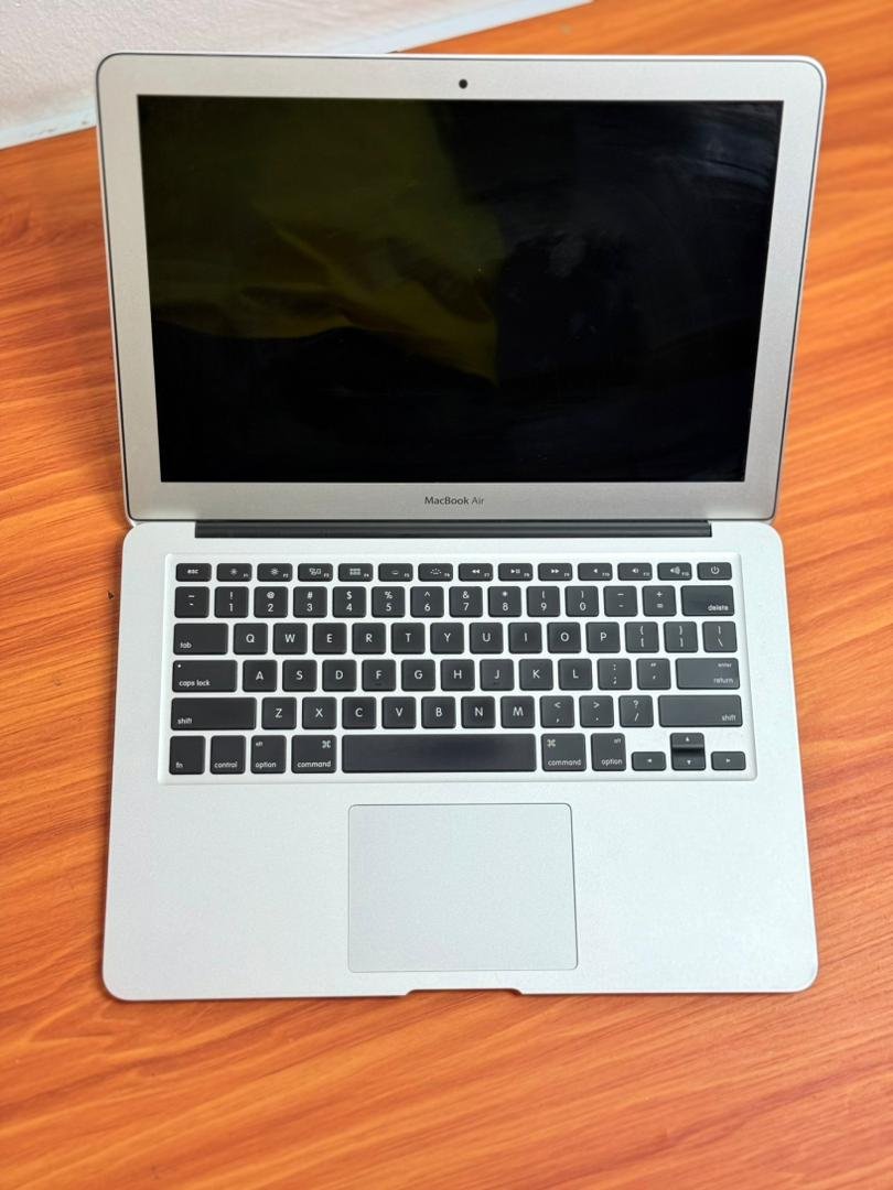 MacBook Air 2017 (UK Used) - Image 2