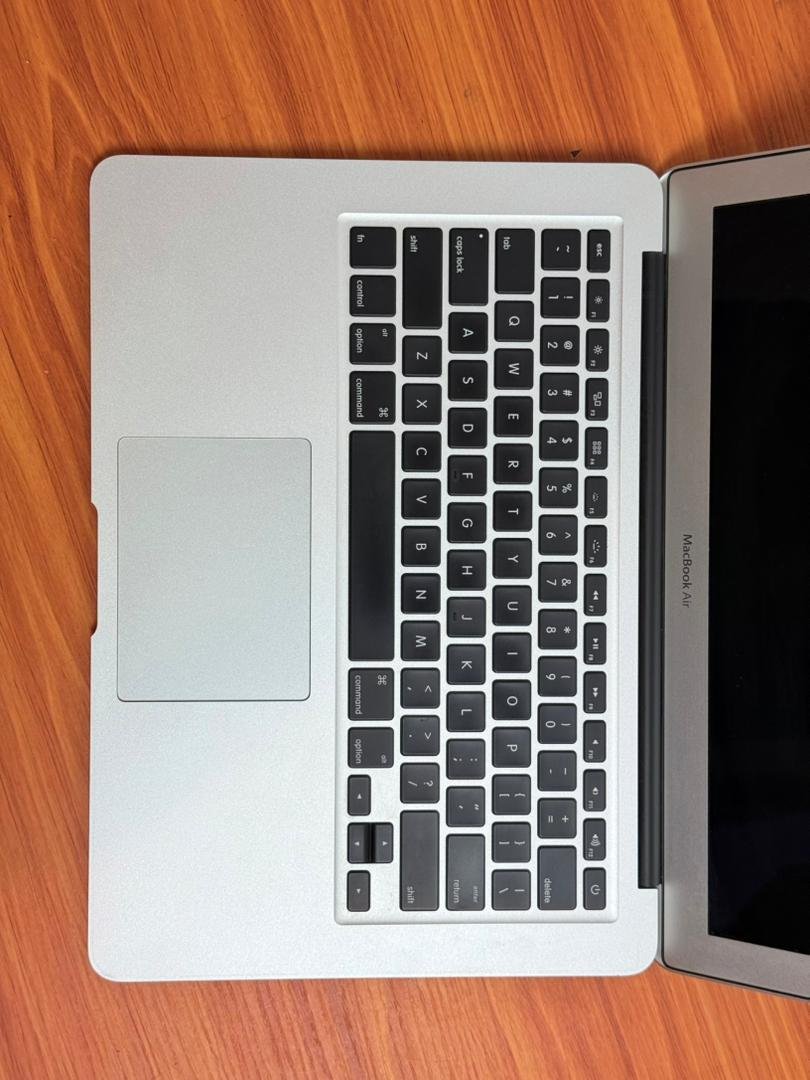 MacBook Air 2017 (UK Used) - Image 4