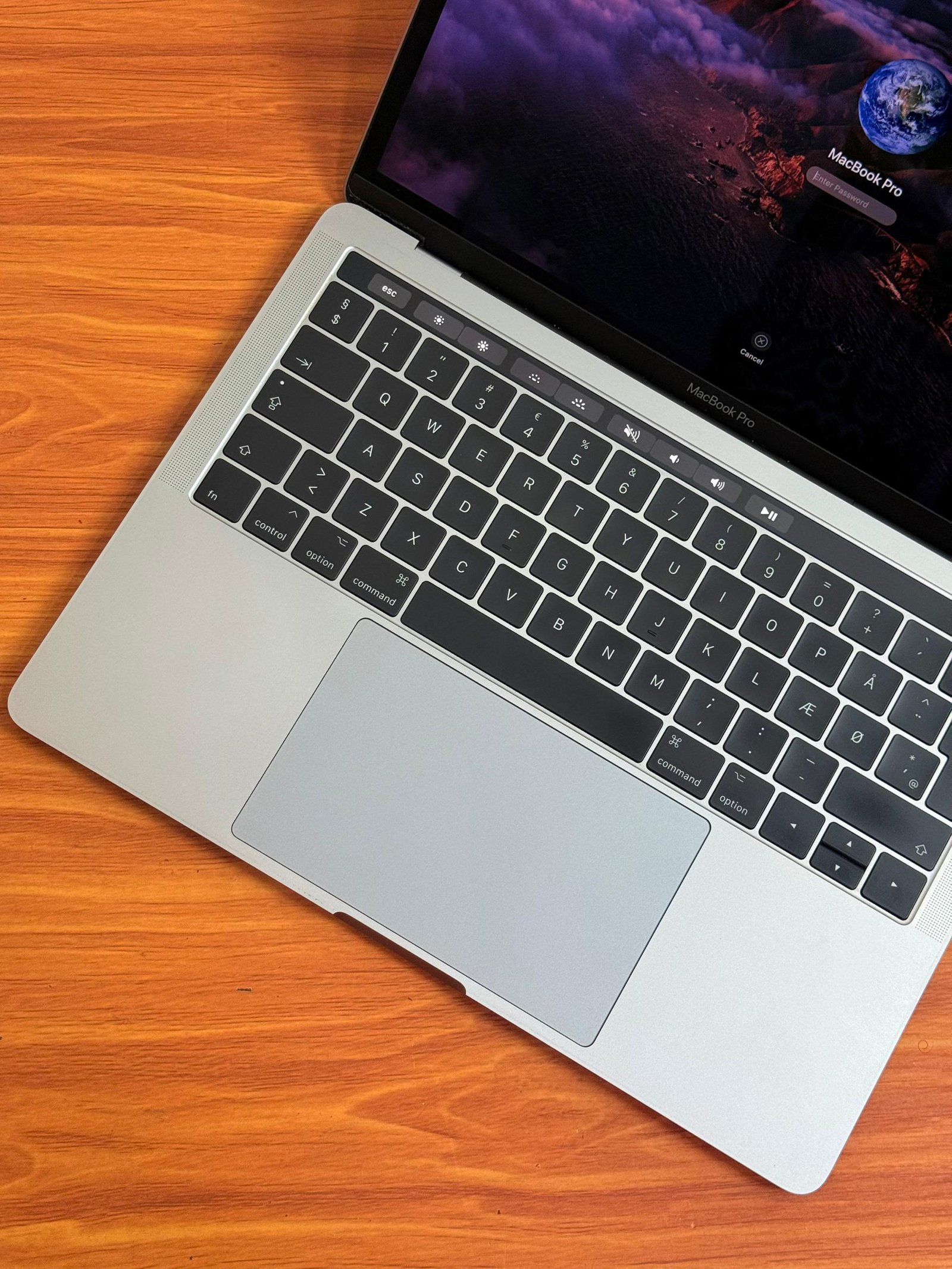 MacBook Pro 2017 (UK Used) - Image 4