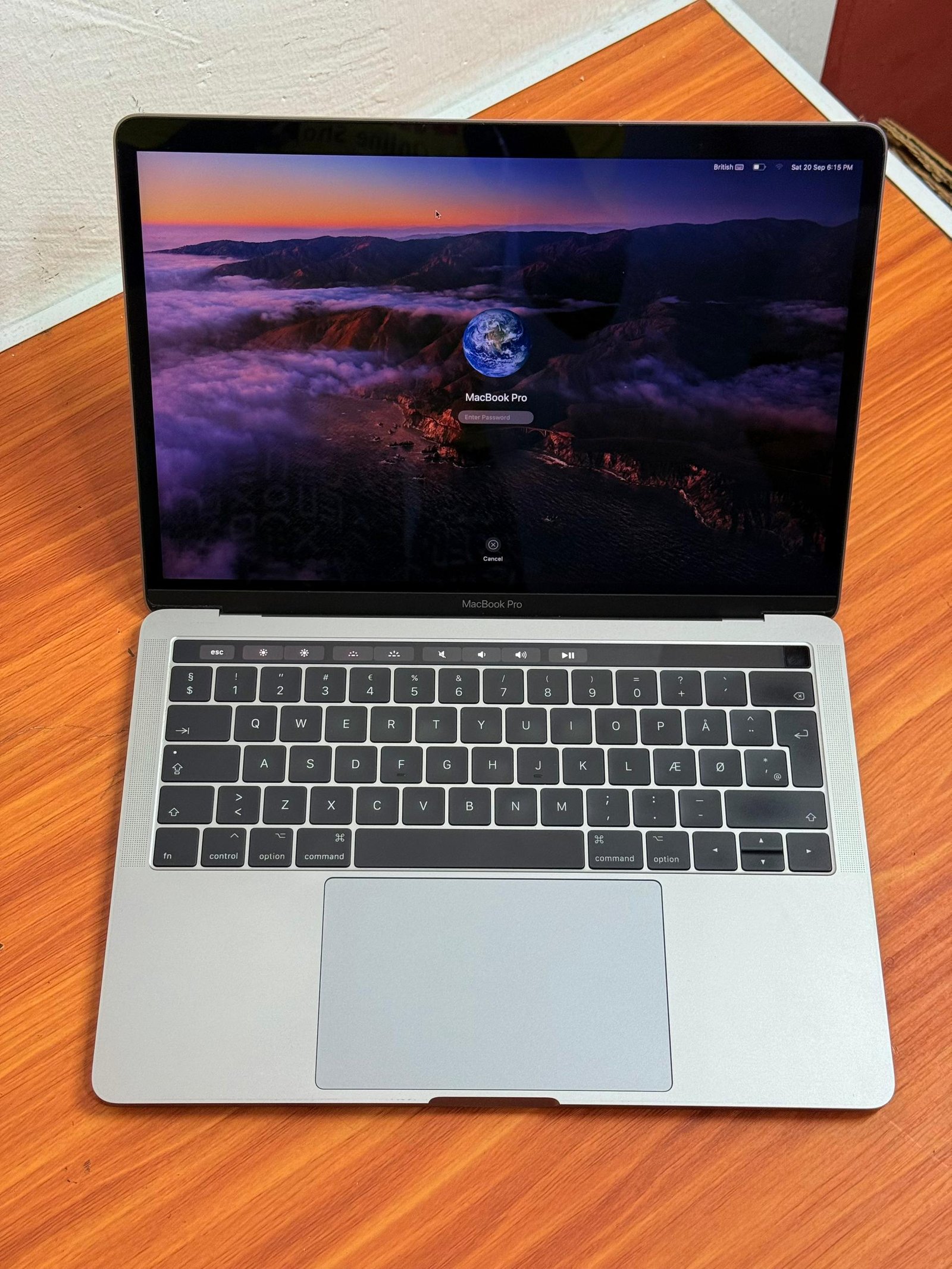 MacBook Pro 2017 (UK Used)