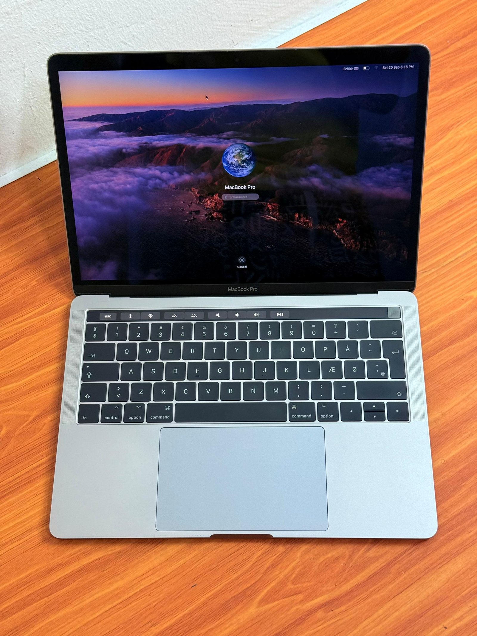 MacBook Pro 2017 (UK Used) - Image 3