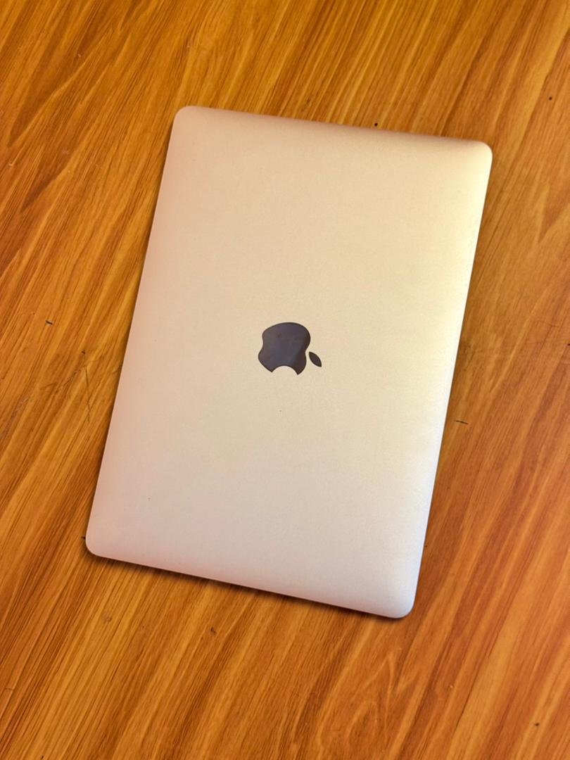 Apple MacBook 12” (2016 | Retina Display) - Image 2