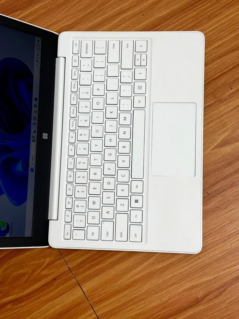Microsoft Surface Laptop SE - Image 5