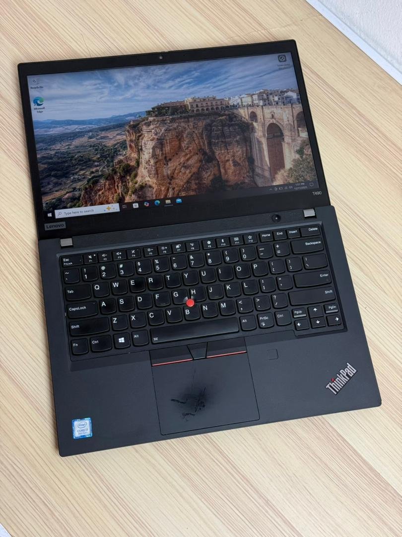 Lenovo ThinkPad T490 - Image 5