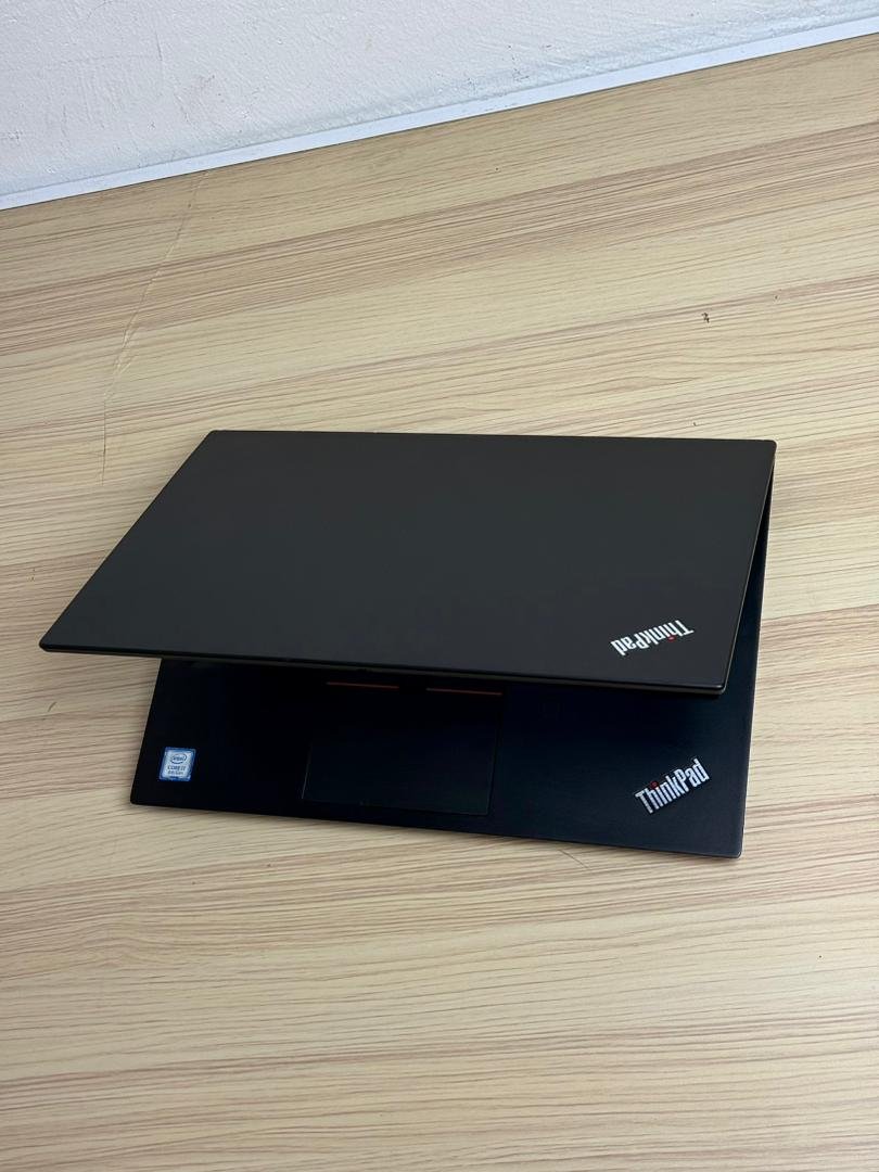 Lenovo ThinkPad T490s - Image 2